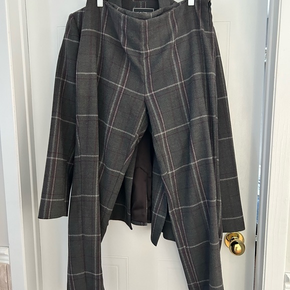 Le Chateau Charcoal and Burgundy Plaid Jacket - Picture 3 of 5